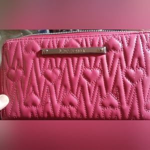 🎉HOST PICK🎉🎉 Hot pink Betsey Johnson long wristlet wallet